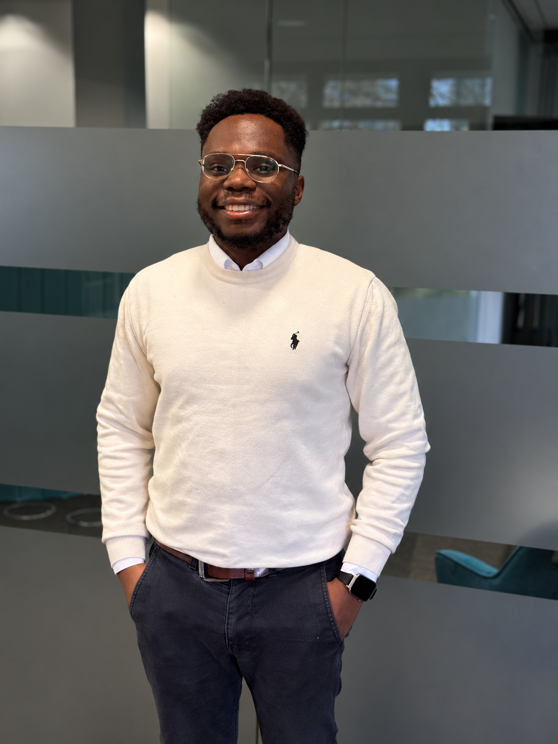 Rechtsanwalt Dennis Onaneye in der Kanzlei